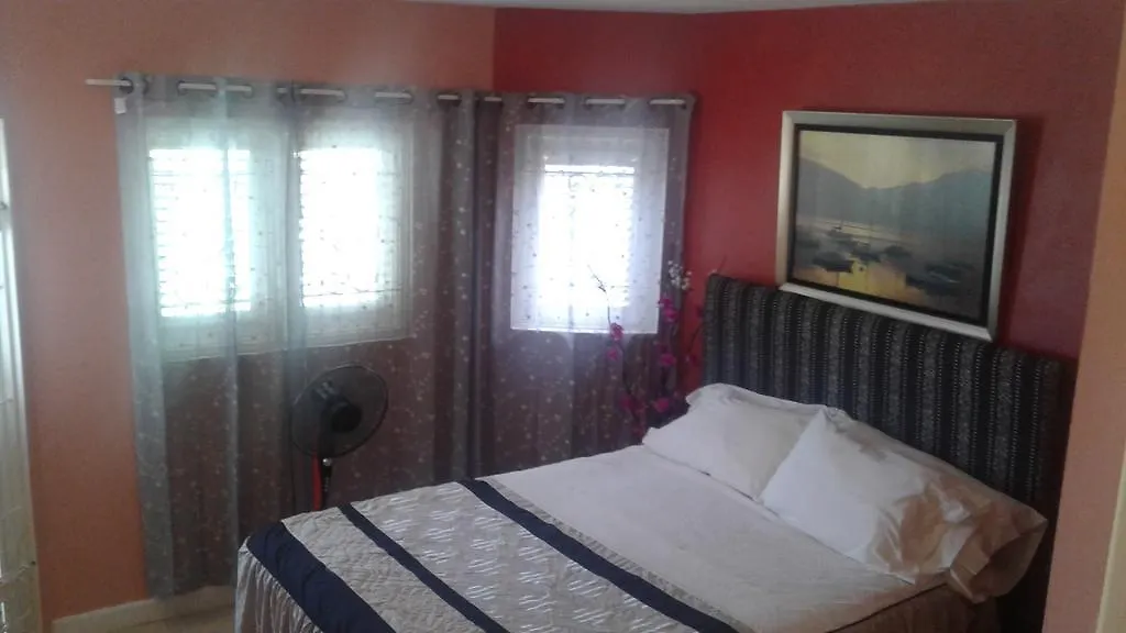 Csompo Bed And Breakfast Ocho Rios Affittacamere