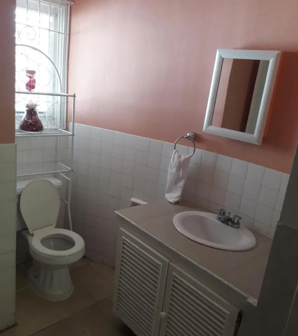 Csompo Bed And Breakfast Ocho Rios Affittacamere